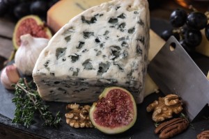 Great Dinner Party Guests Do These Five Things